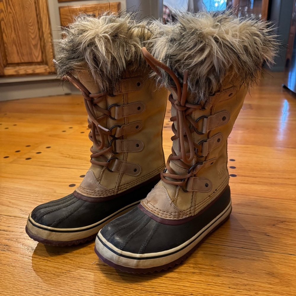 Women’s Joan of Arctic Waterproof Sorel Fur Lined Winter Boots | size 7